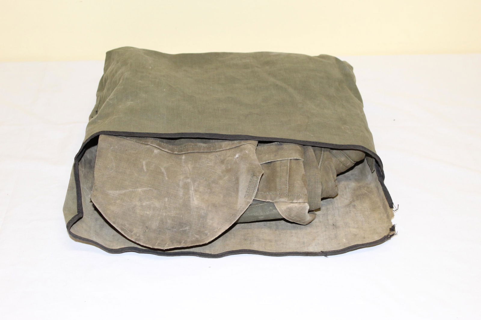 Vintage motor cycle rain gear: This vintage green rain gear I would guess is a size mens small. Circa 1950s suit. Comes with original pouch to store the suit in. overall in great condition with no damage or repairs seen with the ex