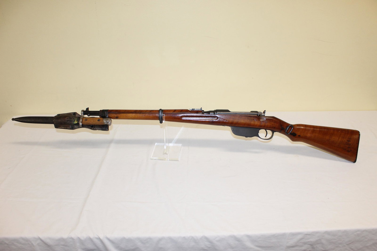 Antique Styer 1895 short rifle: This gun has a serial number 394, 8.75 R caliber, 20in barrel and straight bolt action. Comes with bayonet on the front with sheath on it. Overall in good condition. See all photos for more detail. No