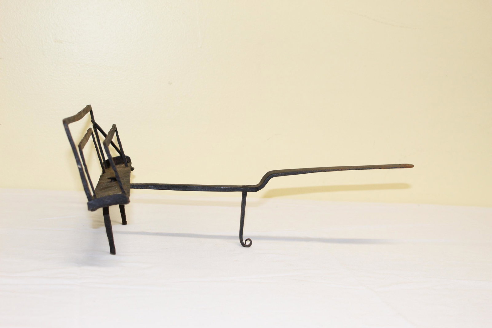 Cast iron hand forged toaster: This early hand forged toaster measures 14.5in L x 12in W overall. In great overall condition with the exception of one of the cast iron bars appear to be broken off. See all photos for more detail