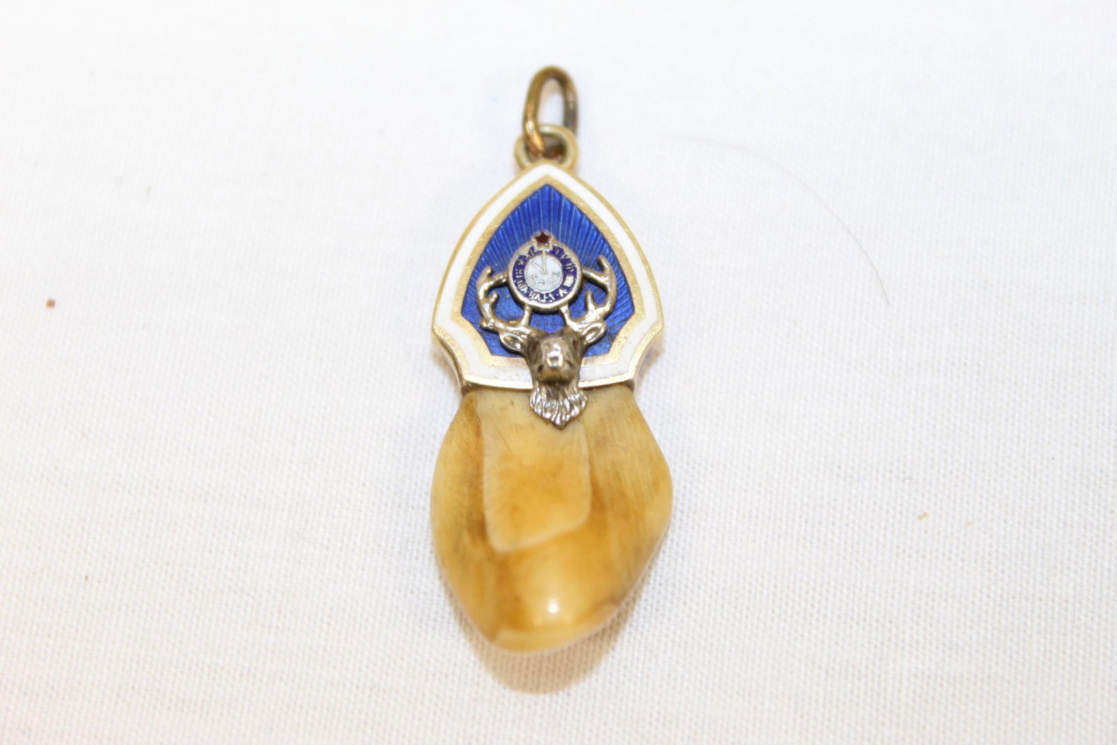 14K Gold Elk Pendant: This beautiful pendant is marked 14k and measures 1.25in L overall. Beautiful overall condition with no damage or repairs seen. See all photos for more detail