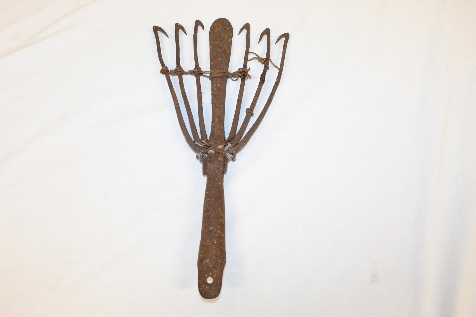 Antique cast iron eel spear: This nice antique spear measures 15in L x 7in W overall. No markings or signature seen. Some surface rust otherwise no damage or repairs seen. See all photos for more detail.