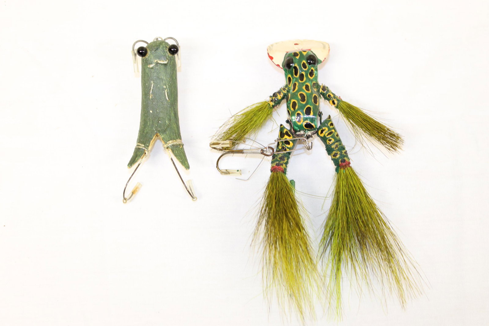 Pair of vintage lures made by Don Palumbo: This lot includes two lures. One is signed Don Palumbo 12 on the bottom however the other is also believed to be made by him. Both are frogs. One measures 3.75in L and the other is 7in L overall. Thes