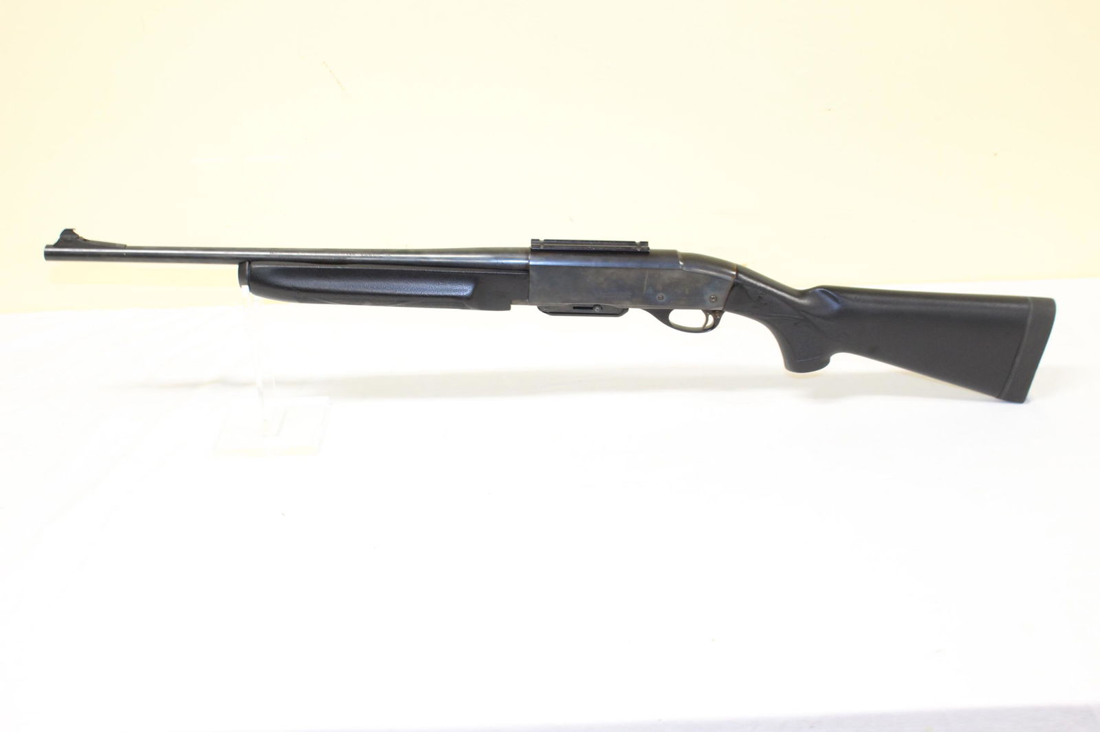 Remington Woodmaster model 742 rifle: This nice rifle has a serial number of 393989. Woodmaster model 742. caliber 30-06. Barrel measures about 19in overall. This is in great overall condition with no damage or repairs seen. Bore appears