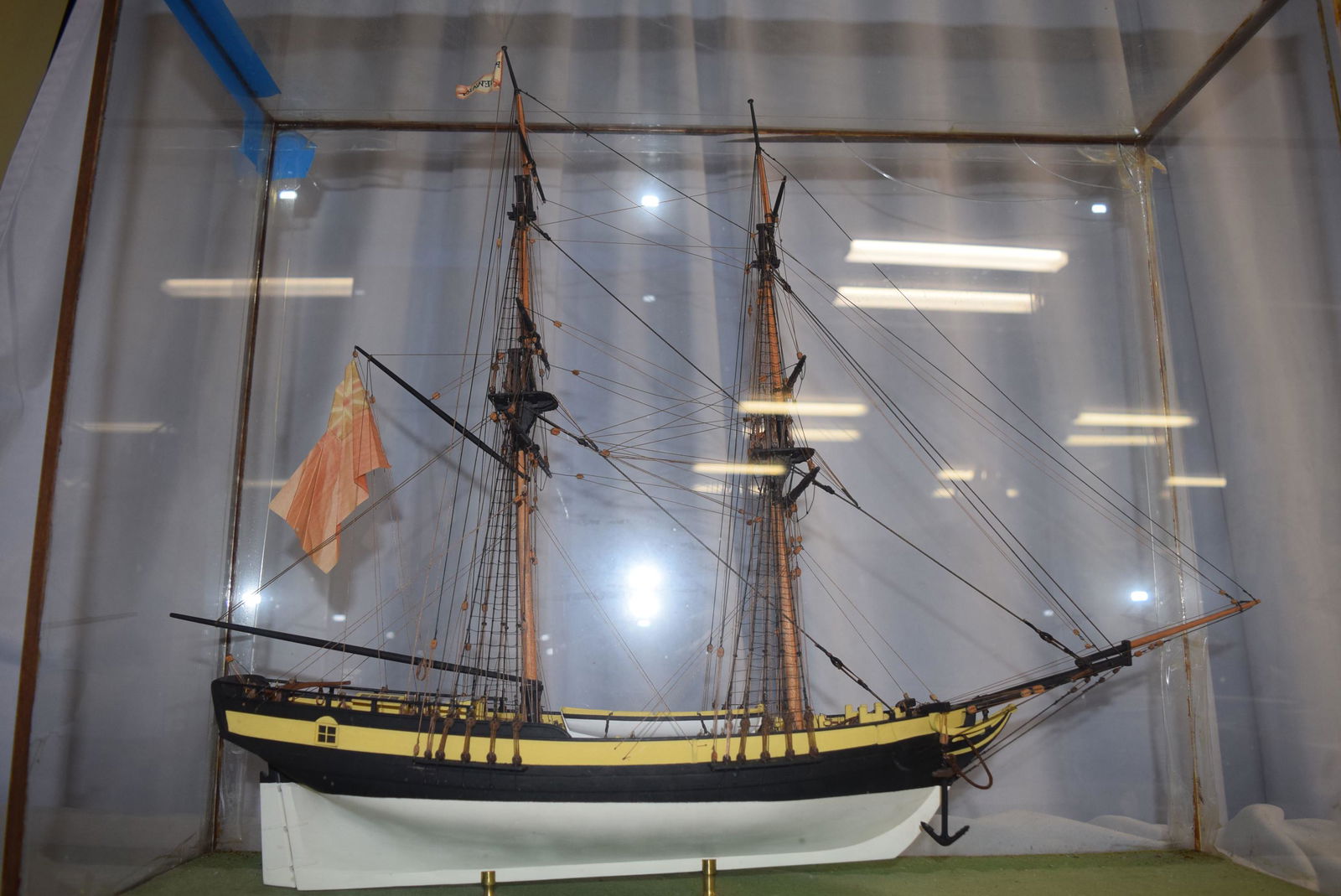 Ship Model Of 1771 Peggy Stewart: Beautiful Ship Model of the Peggy Stewart Colonial Brig Built in Maryland in 1771 and Burned at Annapolis, Md October 19 1774. The beautiful ship also comes with a glass case measuring 28 inches wide