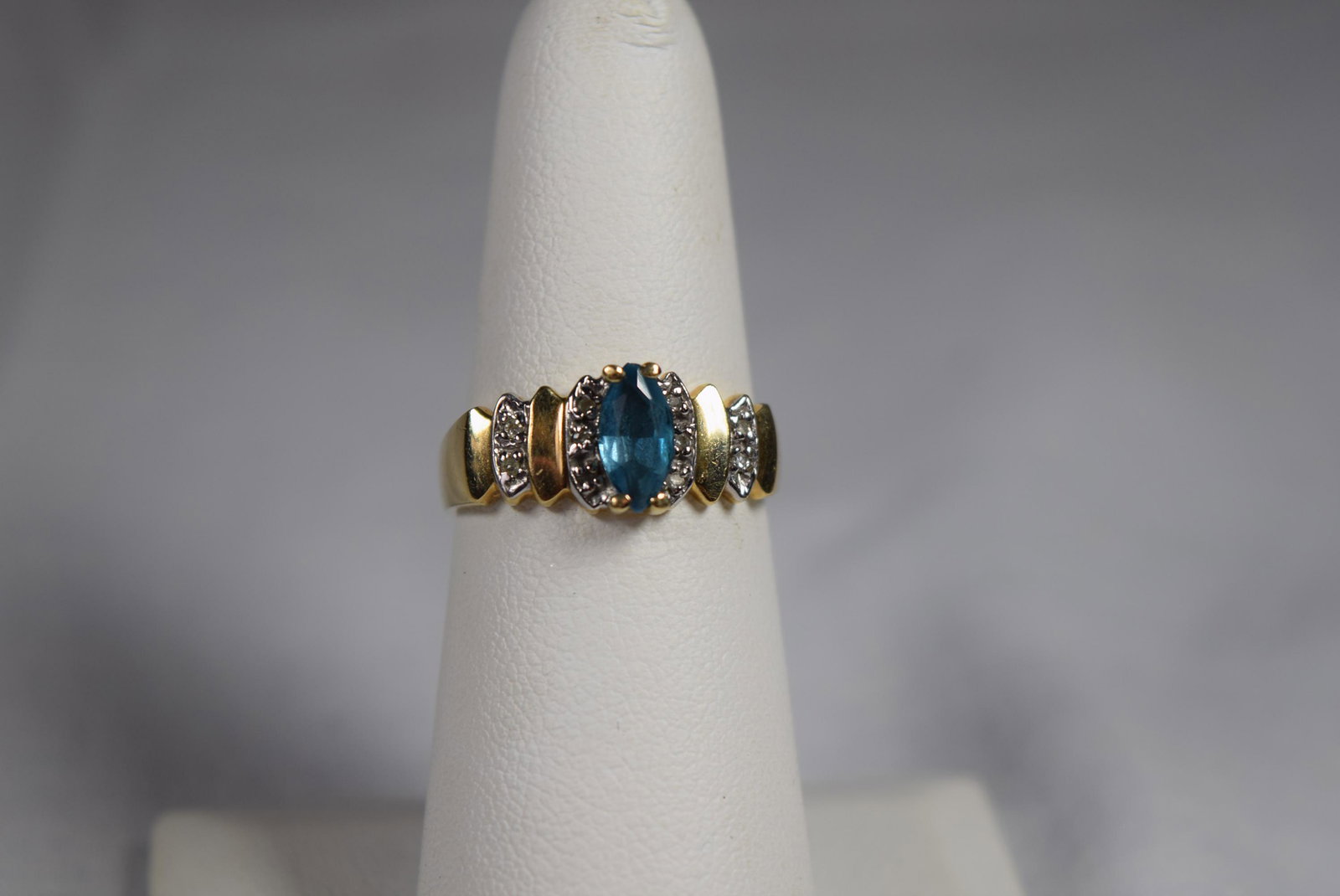 Ladies 10K Gold Ring with Light Blue Stone: This beautiful ring is marked 10K on the band and is a size 6.5. Weighs 2.9 grams and is in great overall condition with no damage or repairs seen. The diamond like stones on the sides of the blue sto