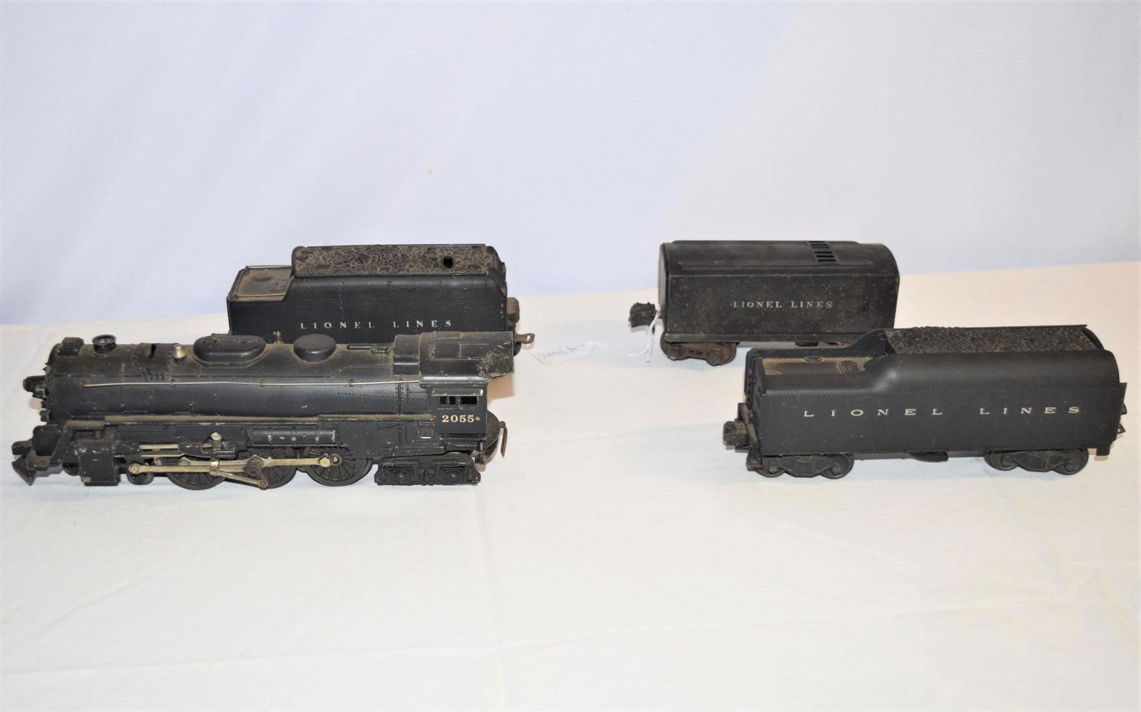 Lot of Vintage Lionel Trains: This lot of vintage Lionel model trains. First in this lot is Lionel Lines Whistling Coal Tinder 2046W that measures 8.25in L overall. Lionel 2055 Steam Engine - small crack on the back hood. There is