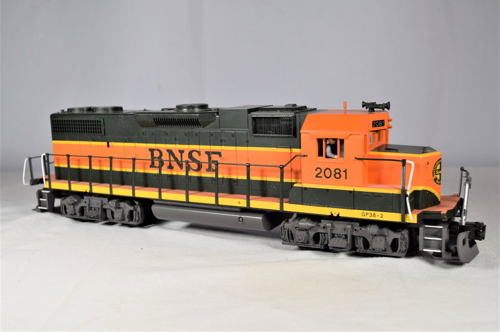 MTH Elec. Trains Santa Fe BNSF 2081 Locomotive: MTH Elec Trains Santa Fe BNSF Cab# 2081, Burlington Northern Railway. GP38-2. Measures approx. 15in L x 2.5in x 3.75in overall. There is a piece of plastic broken from the very front. Otherwise engine
