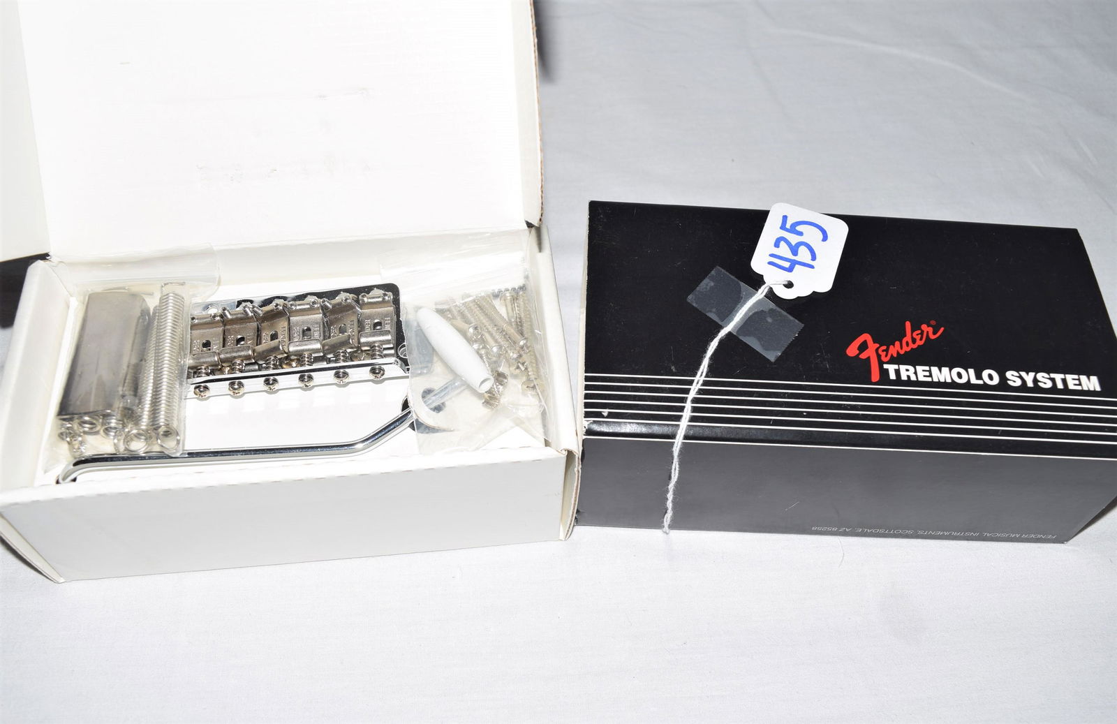 Fender Stratocaster Vintage Tremolo System NOS (1 of 6)