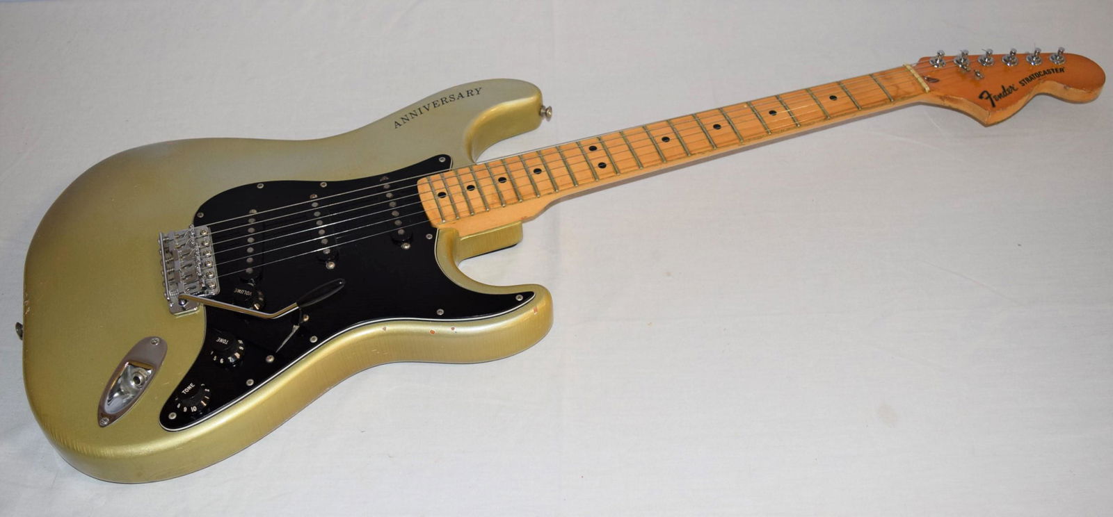 1979 Fender Stratocaster 25th Silver Anniversary (1 of 20)