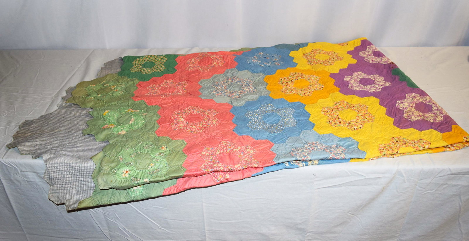 Vintage Handmade Quilt: Vintage Handmade Quilt in and octagonal shape that measures approx. 98in x 86in overall. There are a couple small stains however overall quilt appears to be in nice condition. Beautiful colors and pat