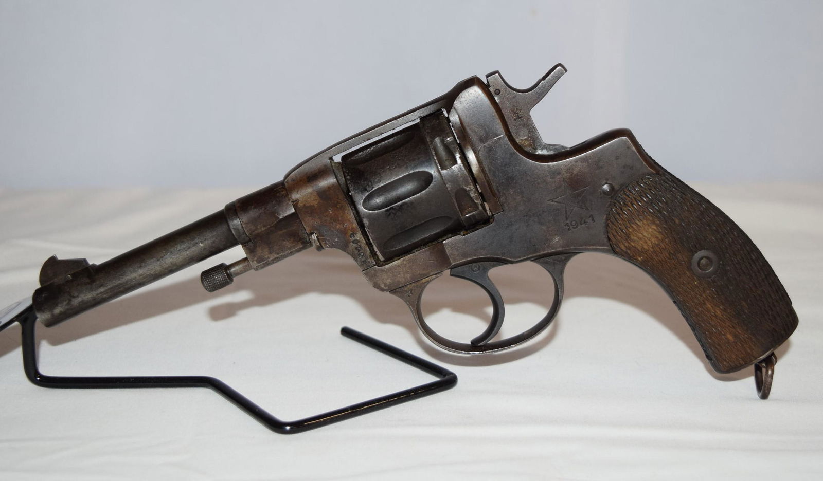1941 Russian WWII Soviet 1895 .38mm Revolver: 1941 Russian WWII Soviet NAGANT 1895 Revolver with a 4.5 inch barrel. 7 Shot. 7.62 X 38mm. Serial Number: HC204. Checkered wooden grip. Firearm shows obvious signs of wear, review all photos. Firearm