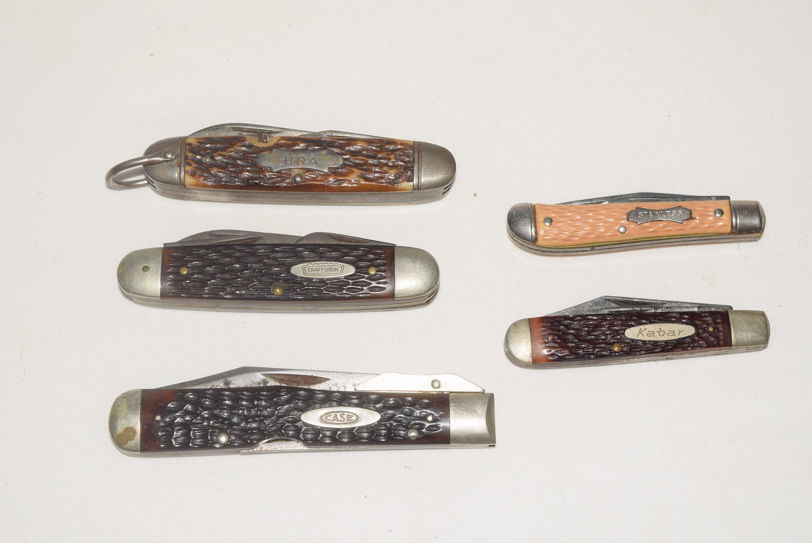 Lot of Vintage Pocket Knives: Lot consist of 5 vintage pocket watches, CASE, USA, Craftsman, Stainless, and Kabar. All are in great vintage condition. All items are looked over but not inspected further than with the naked eye. If