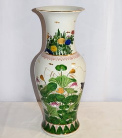 Vintage Hong Horizons Hand Painted Chinese Porcelain Vase