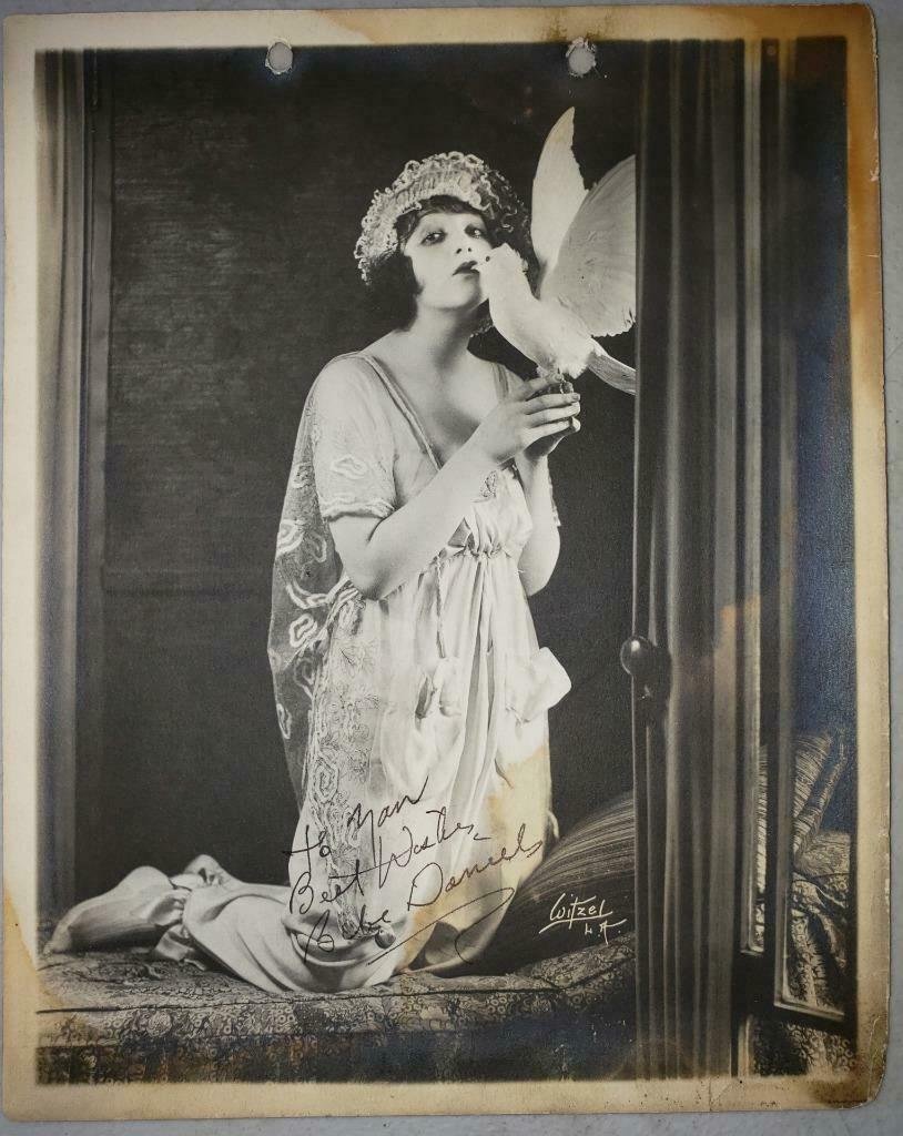 Bebe Daniels Autograph Original Rolin Silent Film Signe (1 of 2)