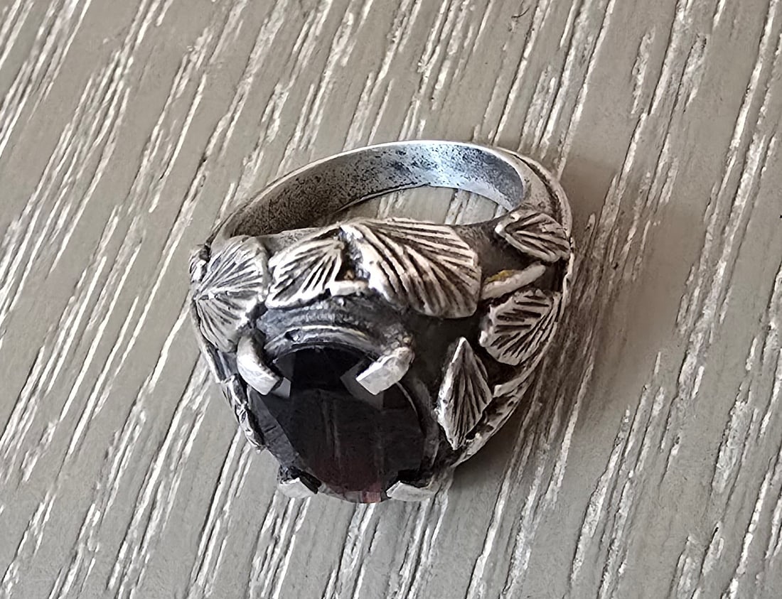 Ugo Cacciatori Silver Garnet Leaf Ring - 2