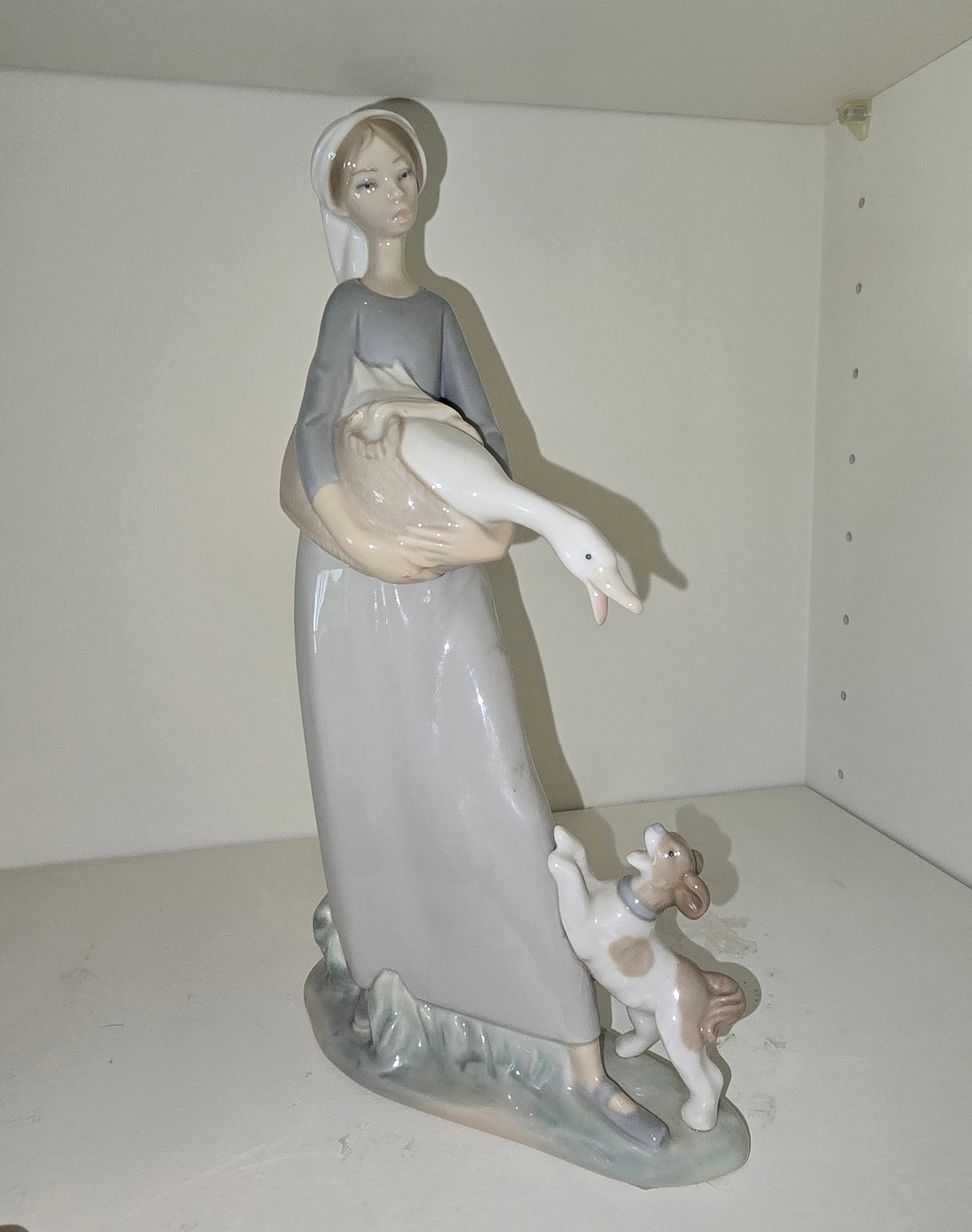 Lladró #4866 Girl with Goose & Dog Figurine: ITEM DESCRIPTION Title: Girl with Goose & Dog Maker: Lladró, Spain Model Number: #4866 Sculptor: Fulgencio García Retired Lladró porcelain figurine depicting a young girl holding a white goose