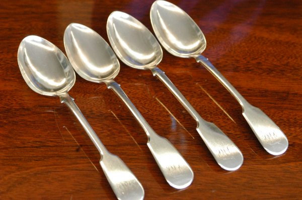 London sterling serving spoons marked TW (4)