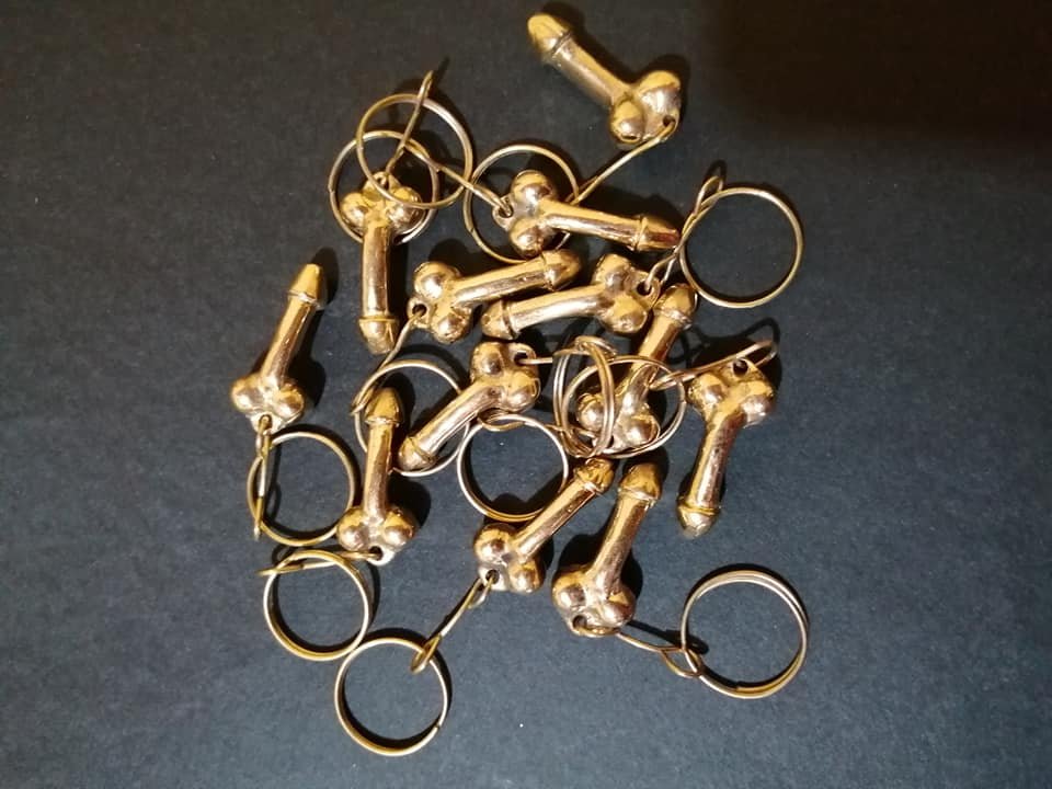 Collection Metal Erotic Items, penis, gay art: Collection Metal Erotic Items, penis, gay arttotal 16 keychains12 penises4 man and woman making loveMeasures penis 3 cmMeasures man and woman making love 7 cm
