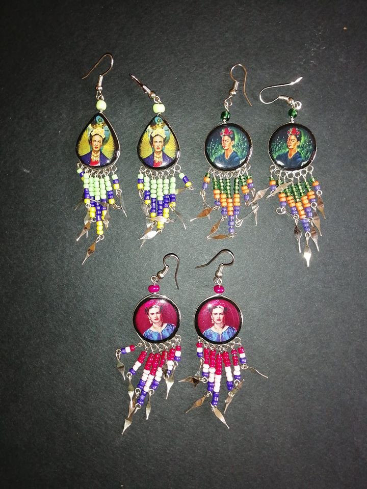 FRIDA Kahlo Earrings Rare Lot: Measures: 7.5 x 2.5 Aprox