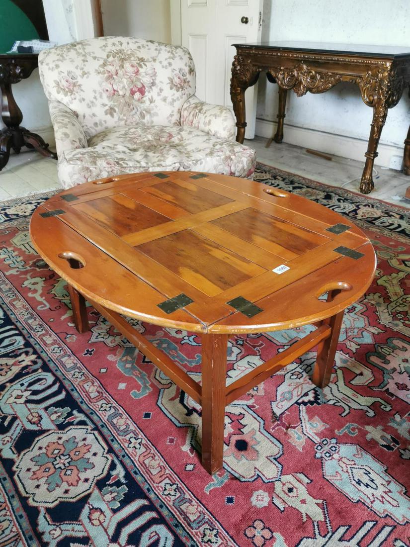 Yew wood coffee table: Yew wood coffee table, in the form of a butler's tray. { 60 cm H x 88 cm W x 62 cm W}.