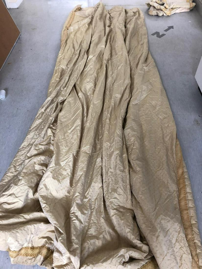 Two pairs of silk curtains with pelmet cover W 280 H: Two pairs of silk curtains with pelmet cover W 280 H 385