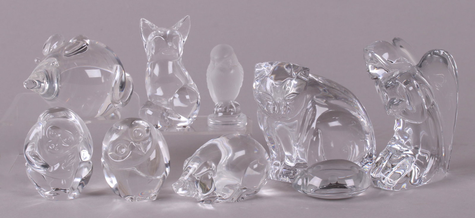 Glass Figures, Baccarat, Steuben, Lalique: Comprising: a Baccarat angel and ladybug, a Lalique frosted sparrow, a Waterford cat and a Steuben pig, fox, owl, monkey and mouse. All signed. Dimensions: From 1" x 1" to 4" x 2", the heights range f