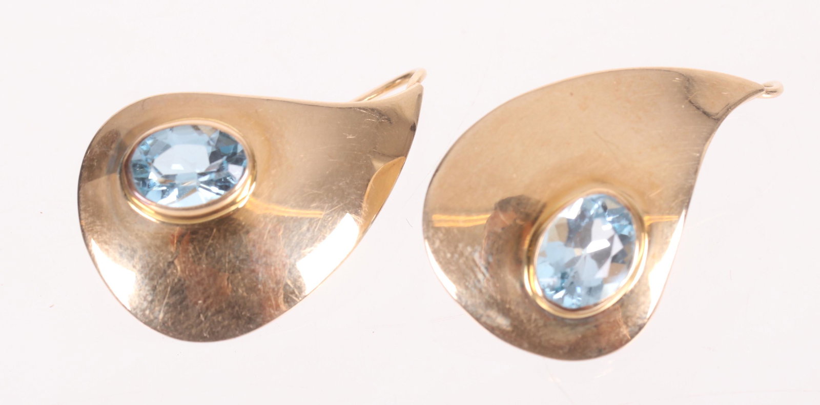 A pair of Modernist Gold Earrings (1 of 4)