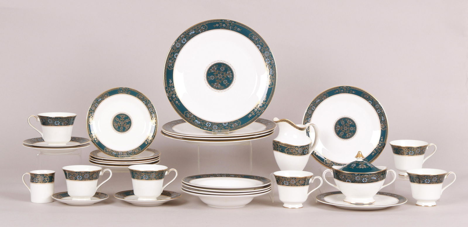 Royal Doulton Carlyle Pattern China (1 of 10)