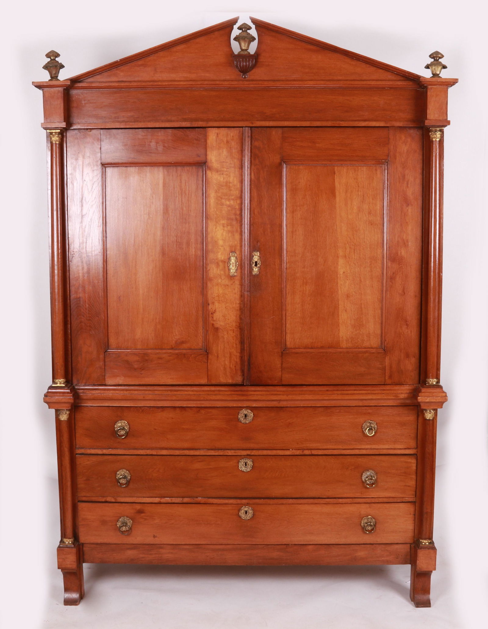 A Large Continental Oak Linen Press (1 of 13)