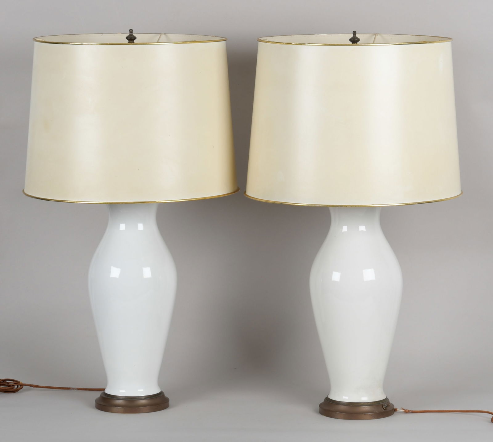 Pair of Chinese Porcelain Baluster Table Lamps (1 of 8)