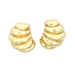 Henry Dunay 18K Yellow Gold Earrings: Henry Duany 18K yellow gold earrings Measure: 1 inch x 0.75 inch Hallmarked: Dunay, 18K Gross Weight: 14.9 dwt / 23.2 gramsProvenance:&nbsp;From a local collection.