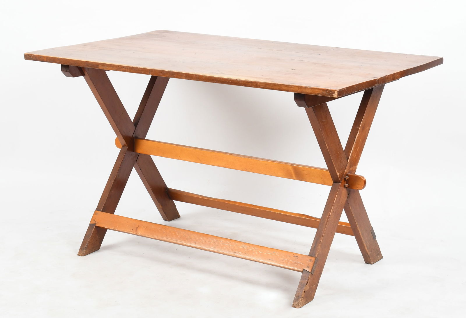 American Country Style Pine Sawbuck Table, 20th Century (1 of 9)