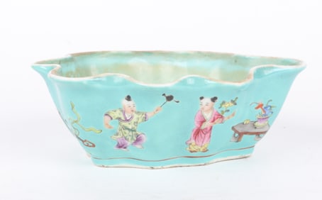 A Chinese Famille Rose Porcelain Leaf Form Dish