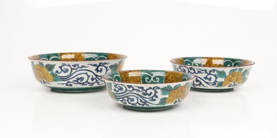 A Set of Three Ko-Kutani Style Porcelain Bowls