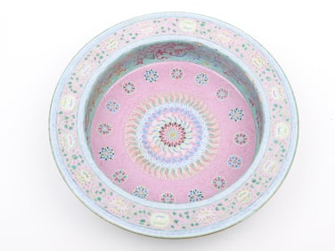 A Chinese Famille Rose Porcelain Basin