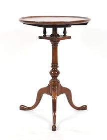 Philadelphia Queen Anne Mahogany Tilt-Top Candlestand, Mid 18th Century