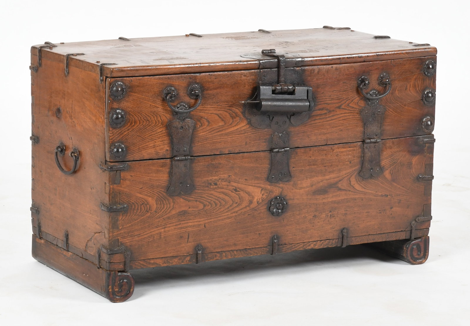 Korean Iron Mounted Elm Bandaji / Blanket Chest (1 of 7)