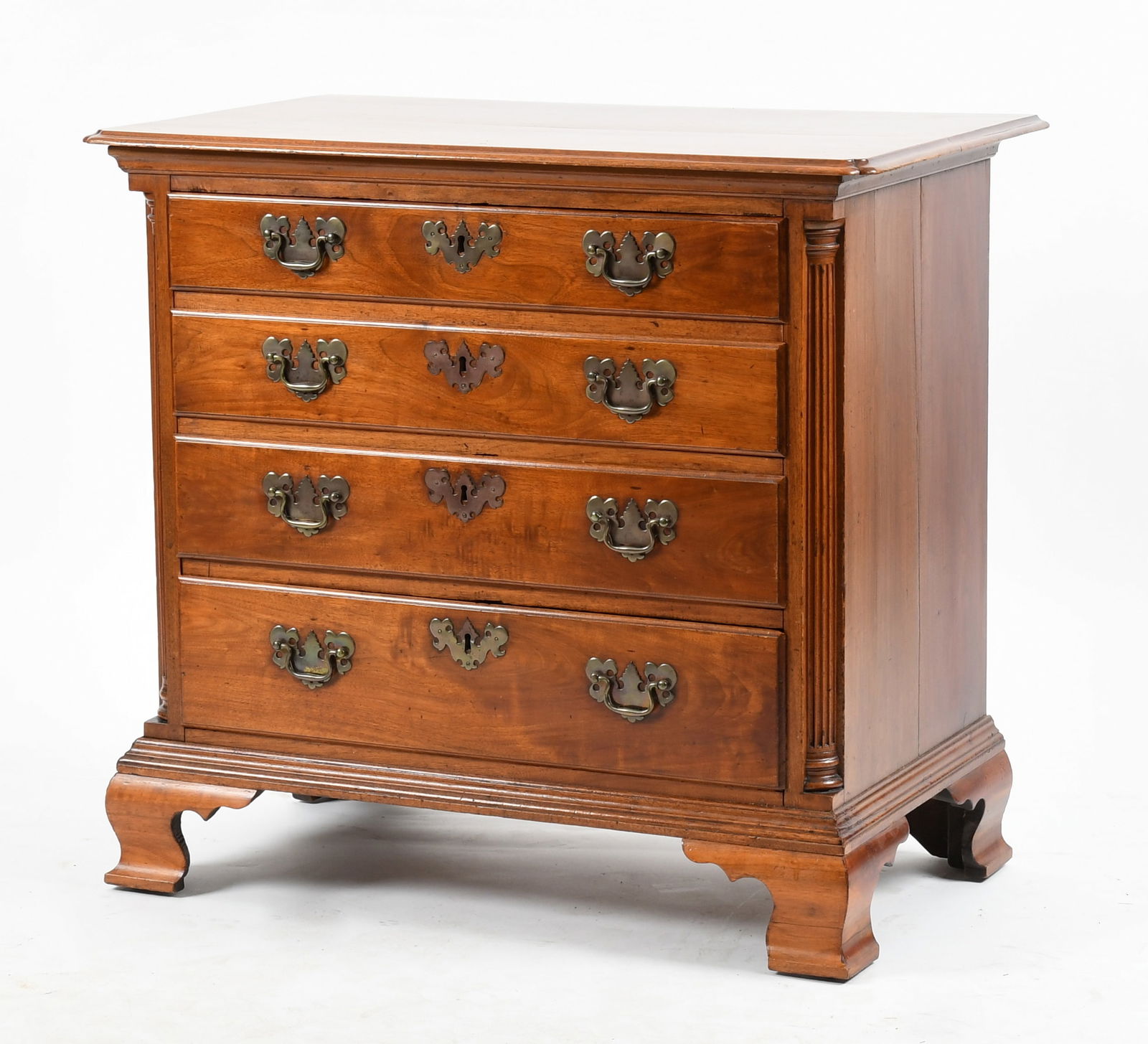 Philadelphia Chippendale Walnut Chest of Drawers (1 of 18)