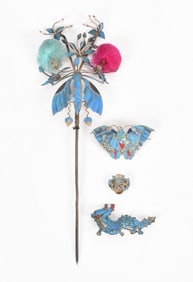 Four Pieces of Chinese Kingfisher Feather Decorated Silver Jewelry