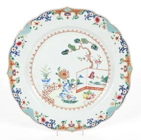 Chinese Export Porcelain Charger, Qianlong Period, Mid 18th Century