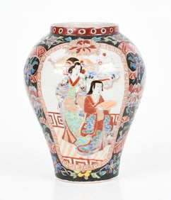 A Japanese Kutani Porcelain Vase