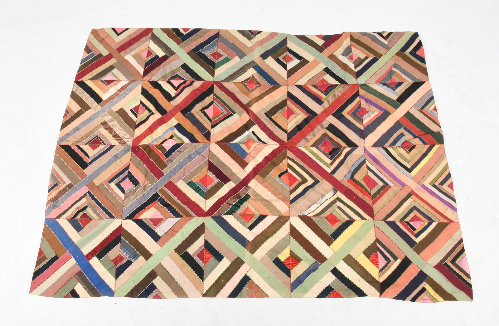 American 'Log Cabin' Pieced Quilt, Late 19th / Early 20th Century (1 of 8)