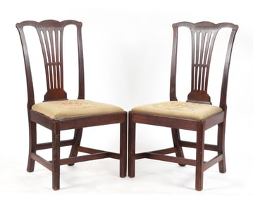 Pair of Philadelphia Chippendale Walnut Side Side Chairs, Late 18th Century