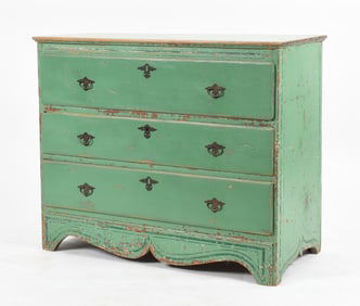 New England Federal Paint Decorated Pine Chest of Drawers, Early 19th Century