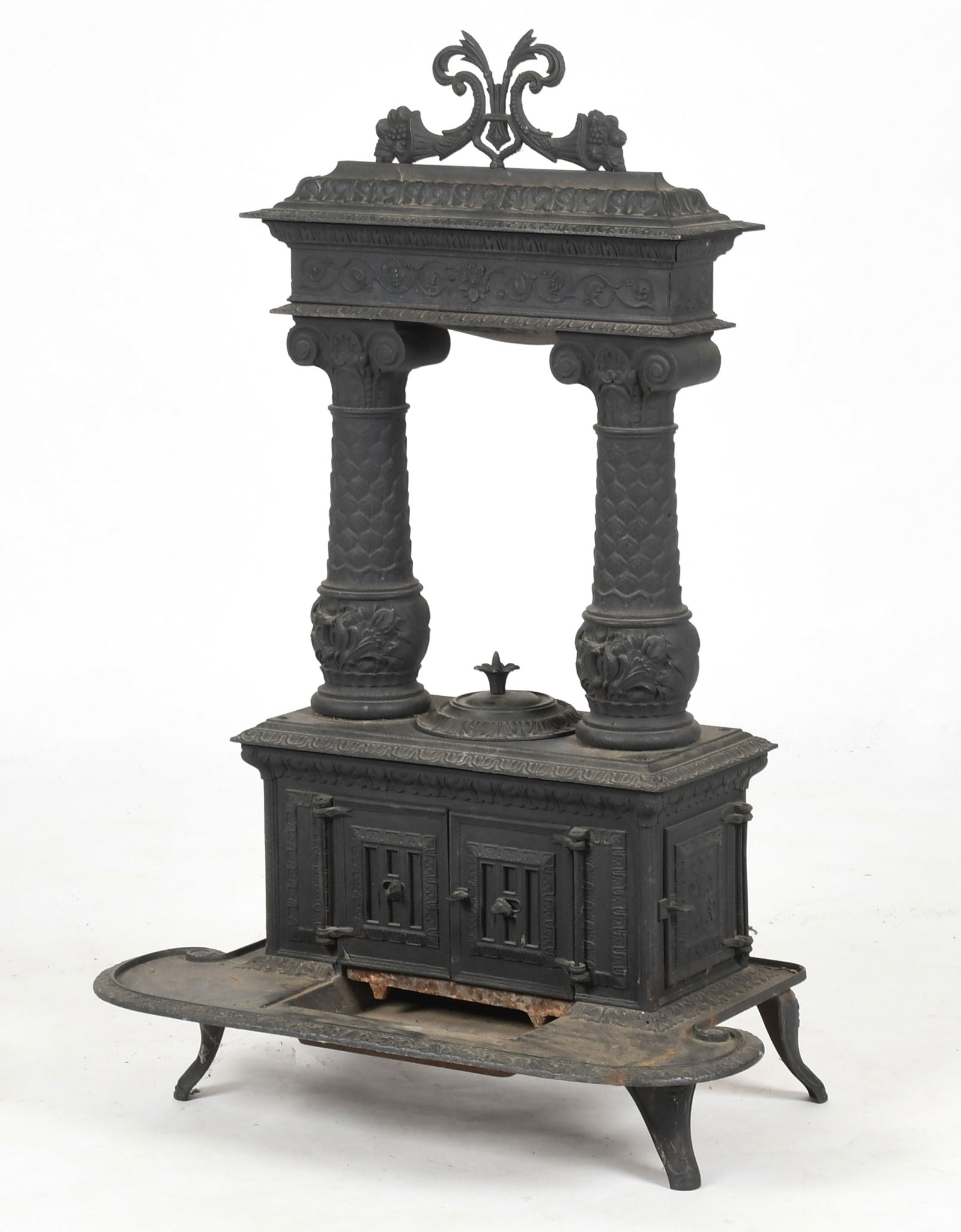 An American Cast Iron Parlor Stove (1 of 12)