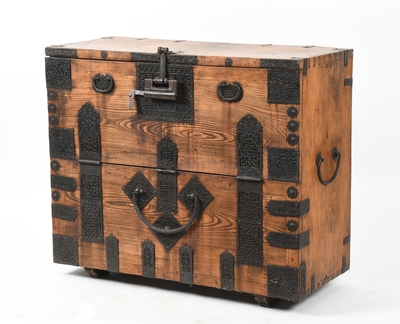 A Korean Iron Bound Bandaji Storage Chest (1 of 9)