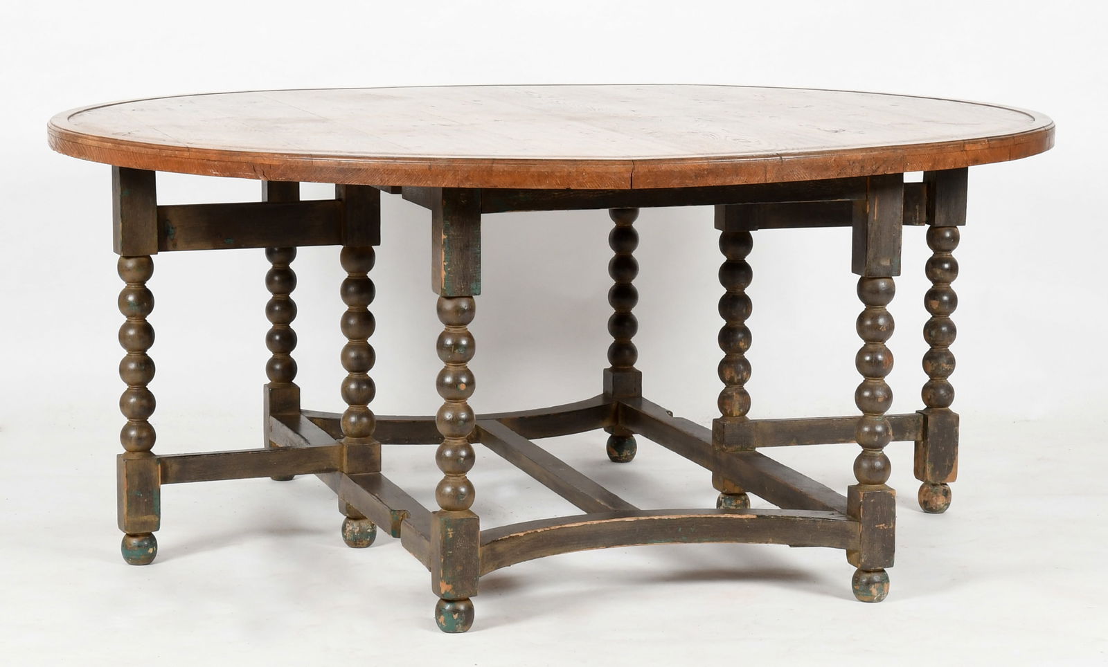 A Large Circular Oak Dining Table (1 of 9)