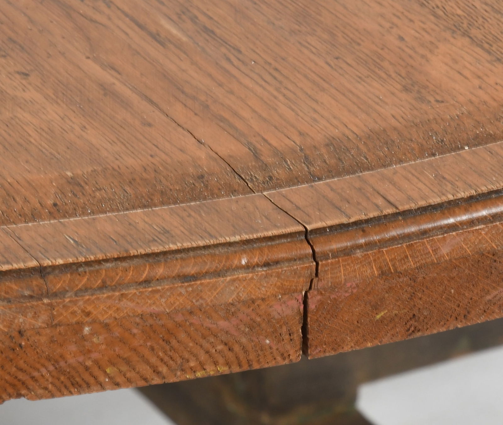 A Large Circular Oak Dining Table - 3