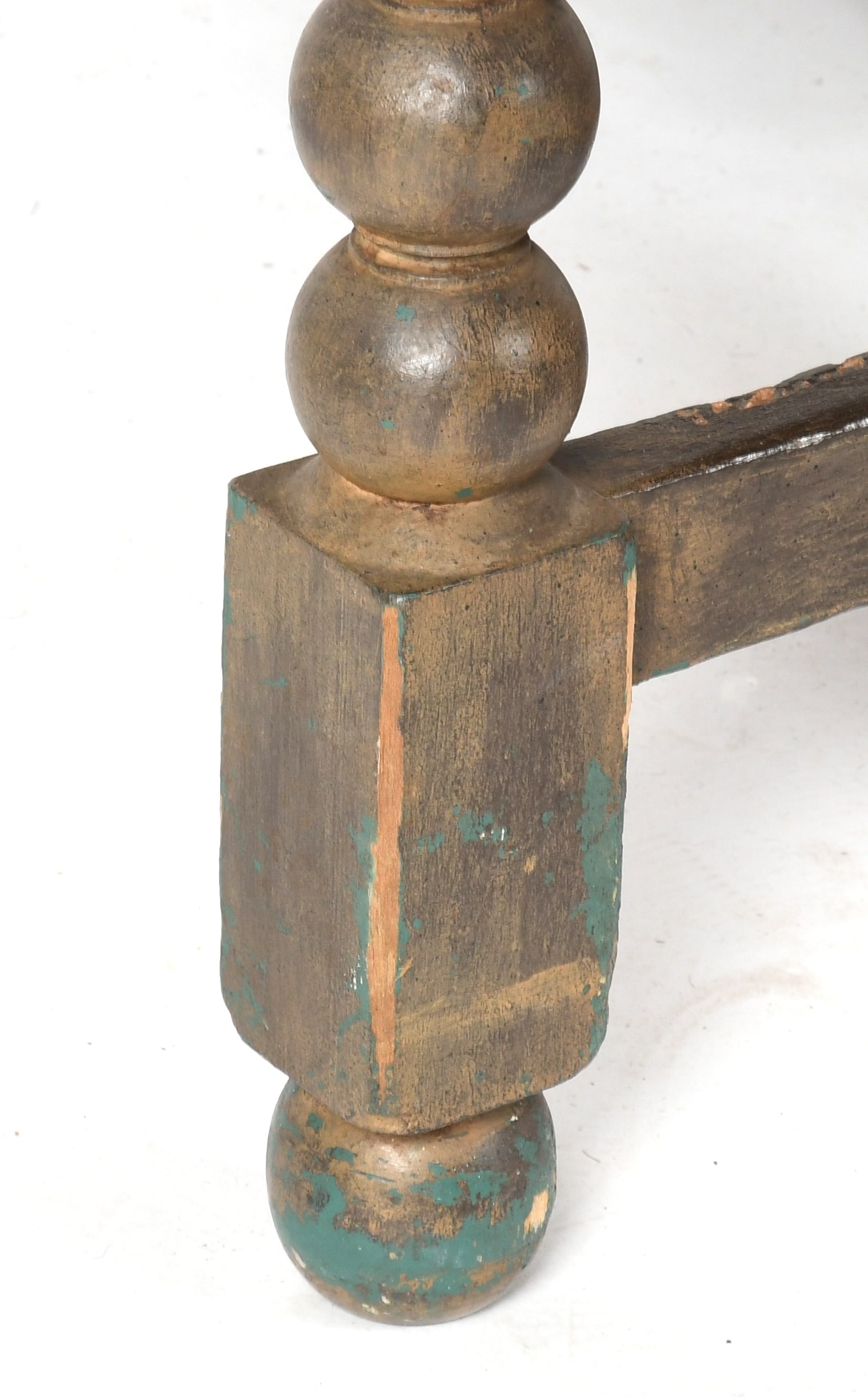 A Large Circular Oak Dining Table - 9