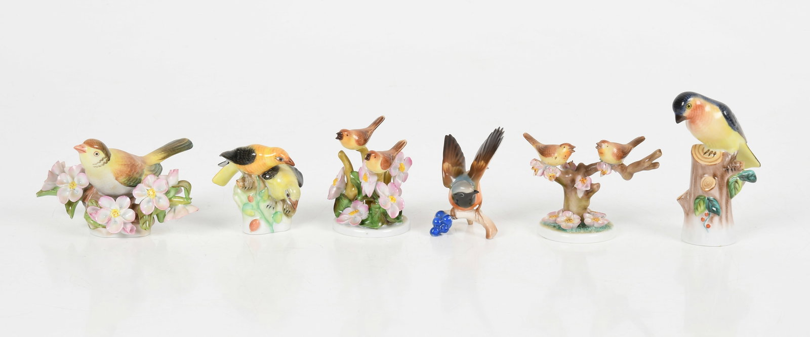 A Collection of Six Herend Porcelain Birds, Late 20th/ 21st Century (1 of 6)